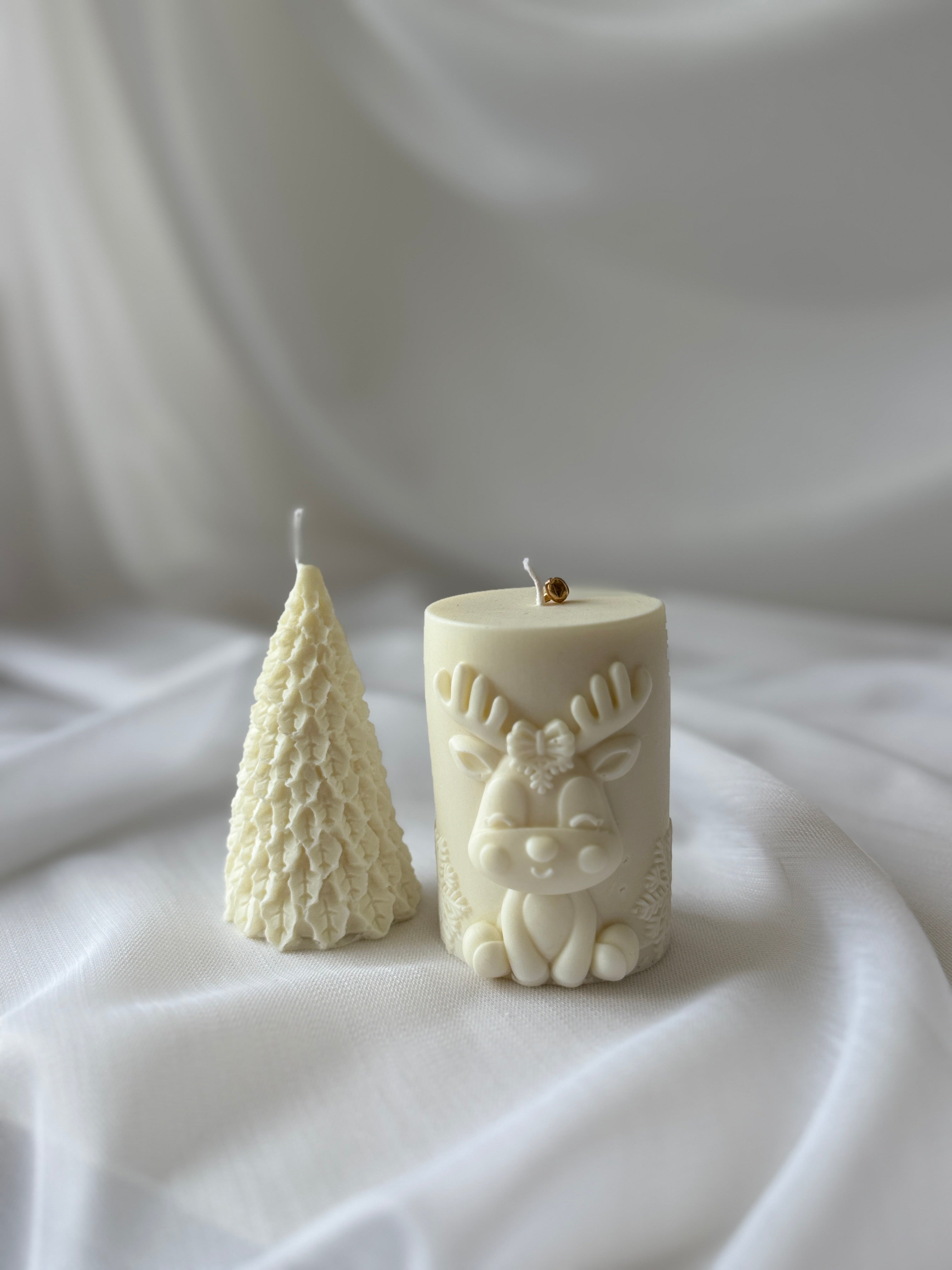 Tannenbaum/Rentier-Kerze weiss