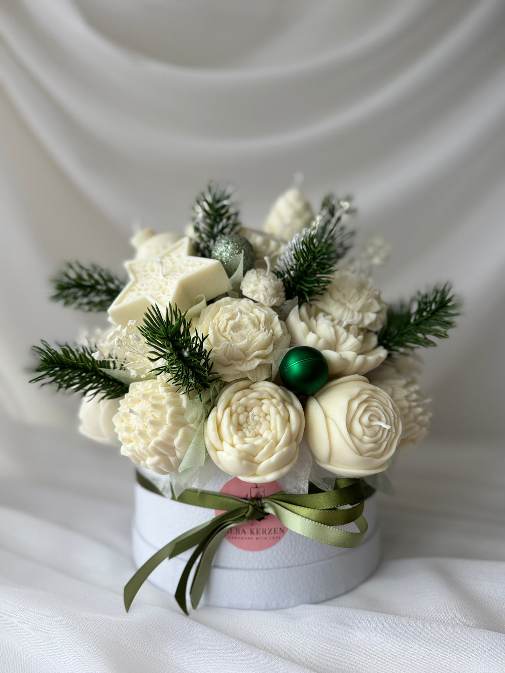 Winterlicher Kerzenstrauss weiss-grün gross