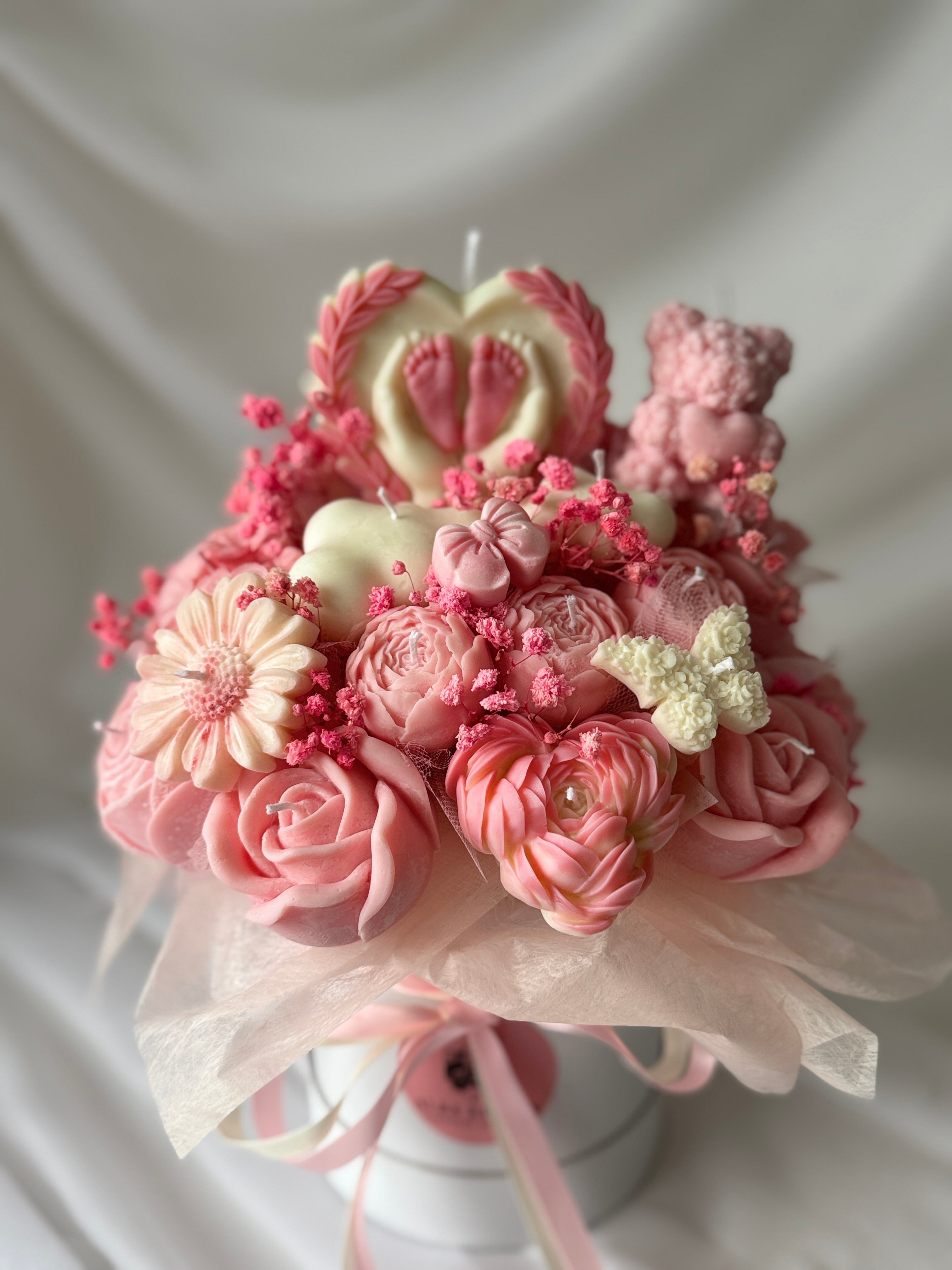 Kerzenstrauss zur Geburt - Rosa Blumenherz für Neugeborene