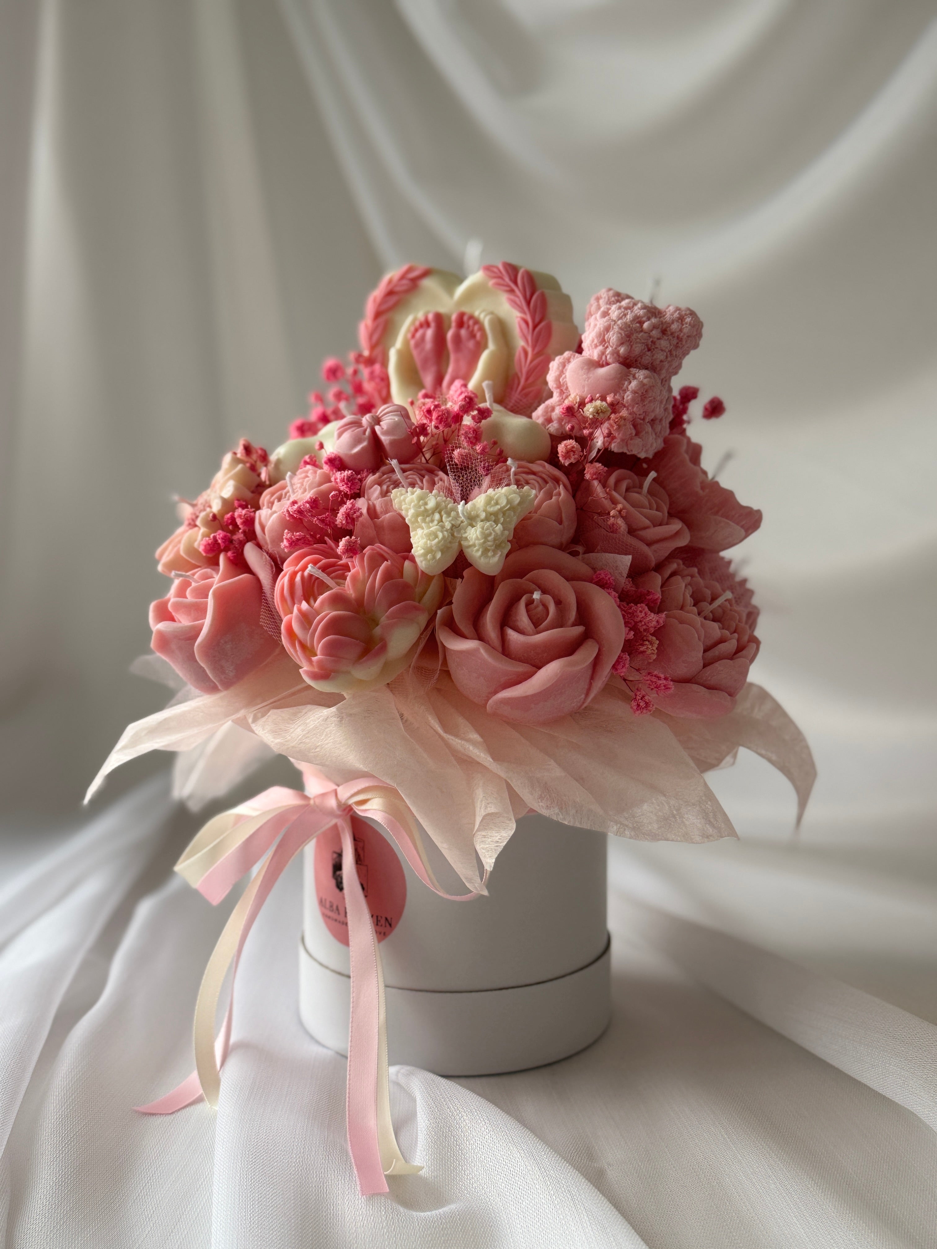 Kerzenstrauss zur Geburt - Rosa Blumenherz für Neugeborene