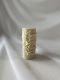 Säulenkerze Blätterrelief Creme