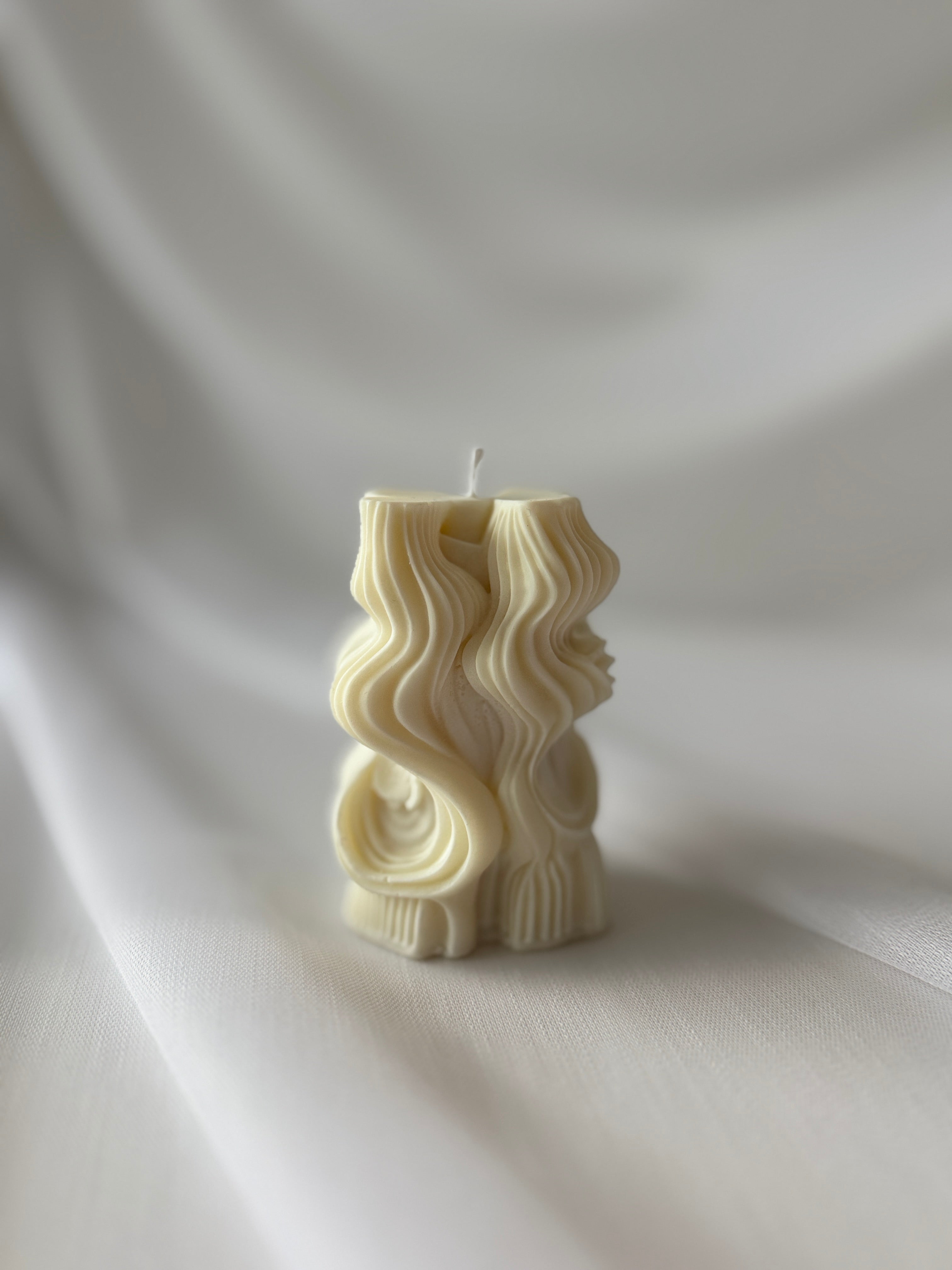 Skulpturale Kerze Gesichter Creme