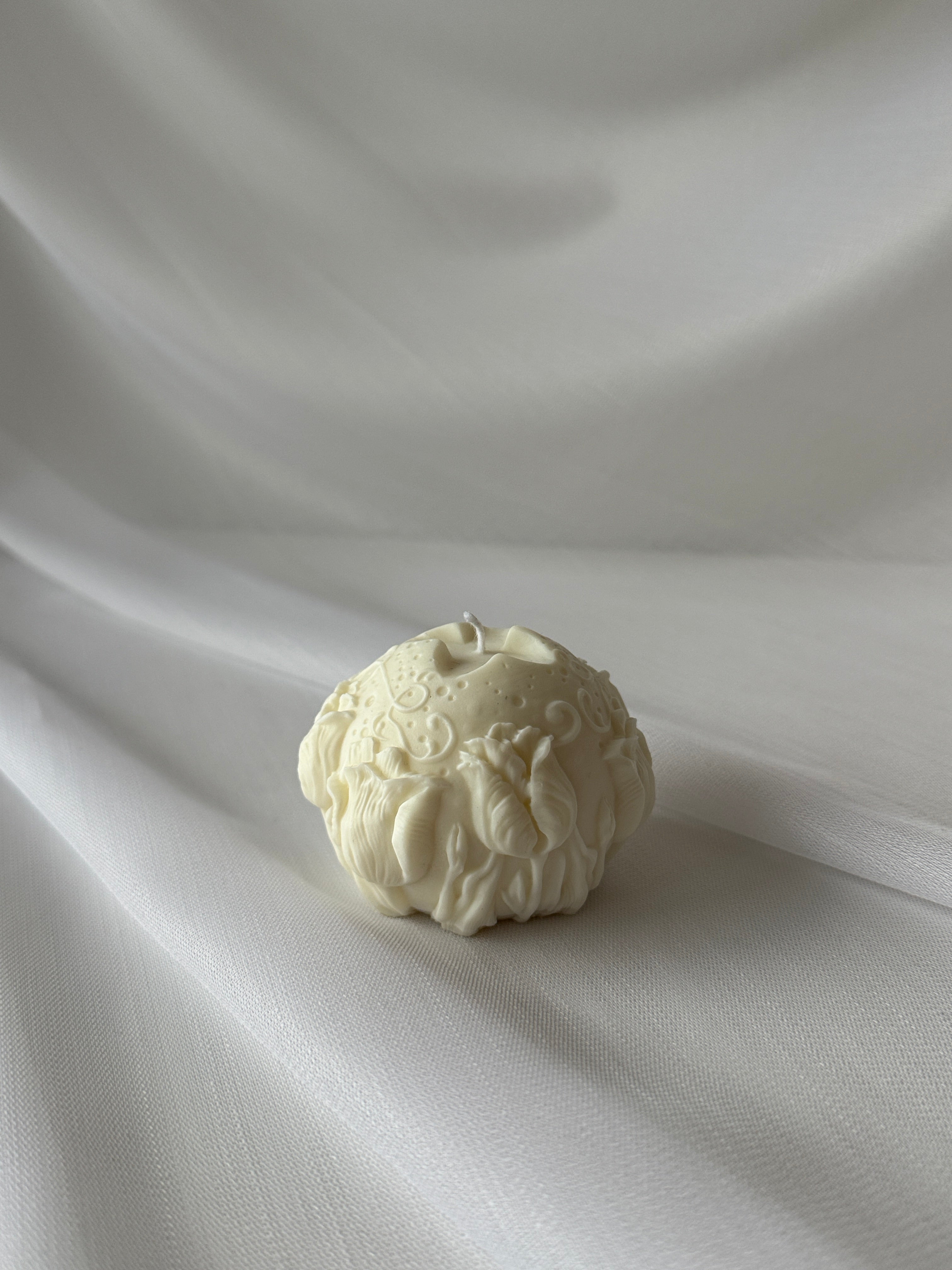 Kugelkerze Blütenmuster Creme